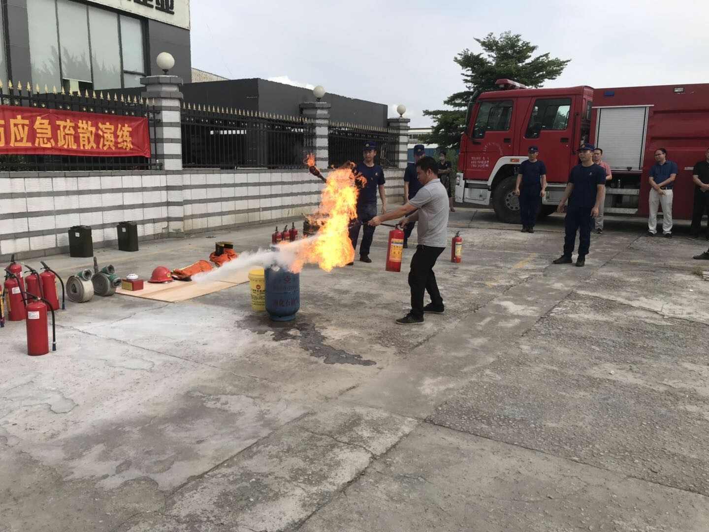 火灾防患于未然，消防责任重于泰山(图1)